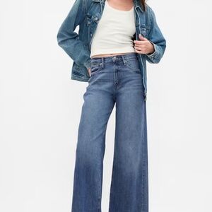Gap highrise wide leg jeans size 30 long. Medium wash.